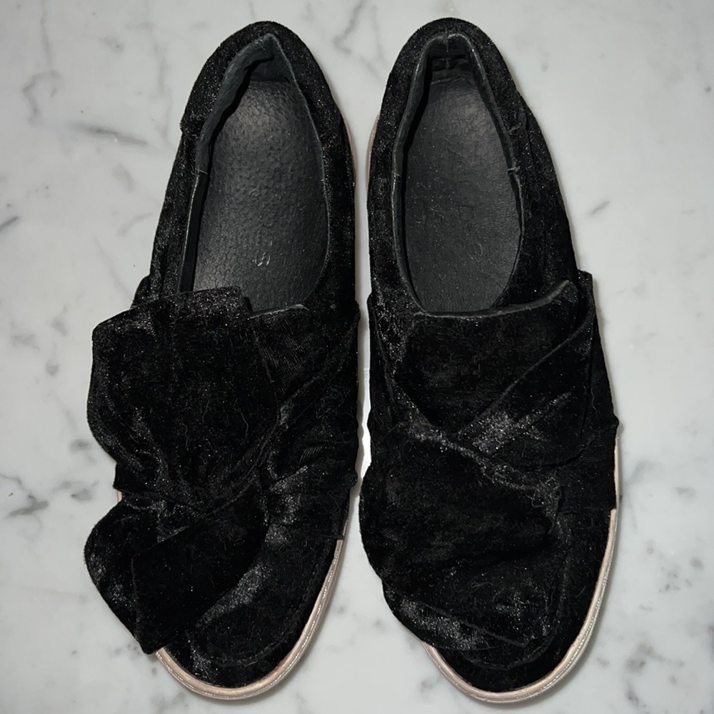SOLD .. J Slides - sz 6
